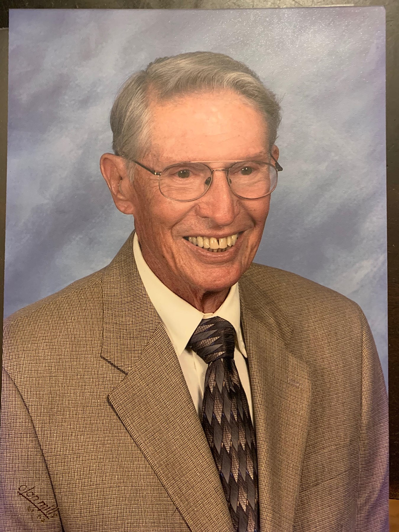 Obituary of Van Hartley Schmutz