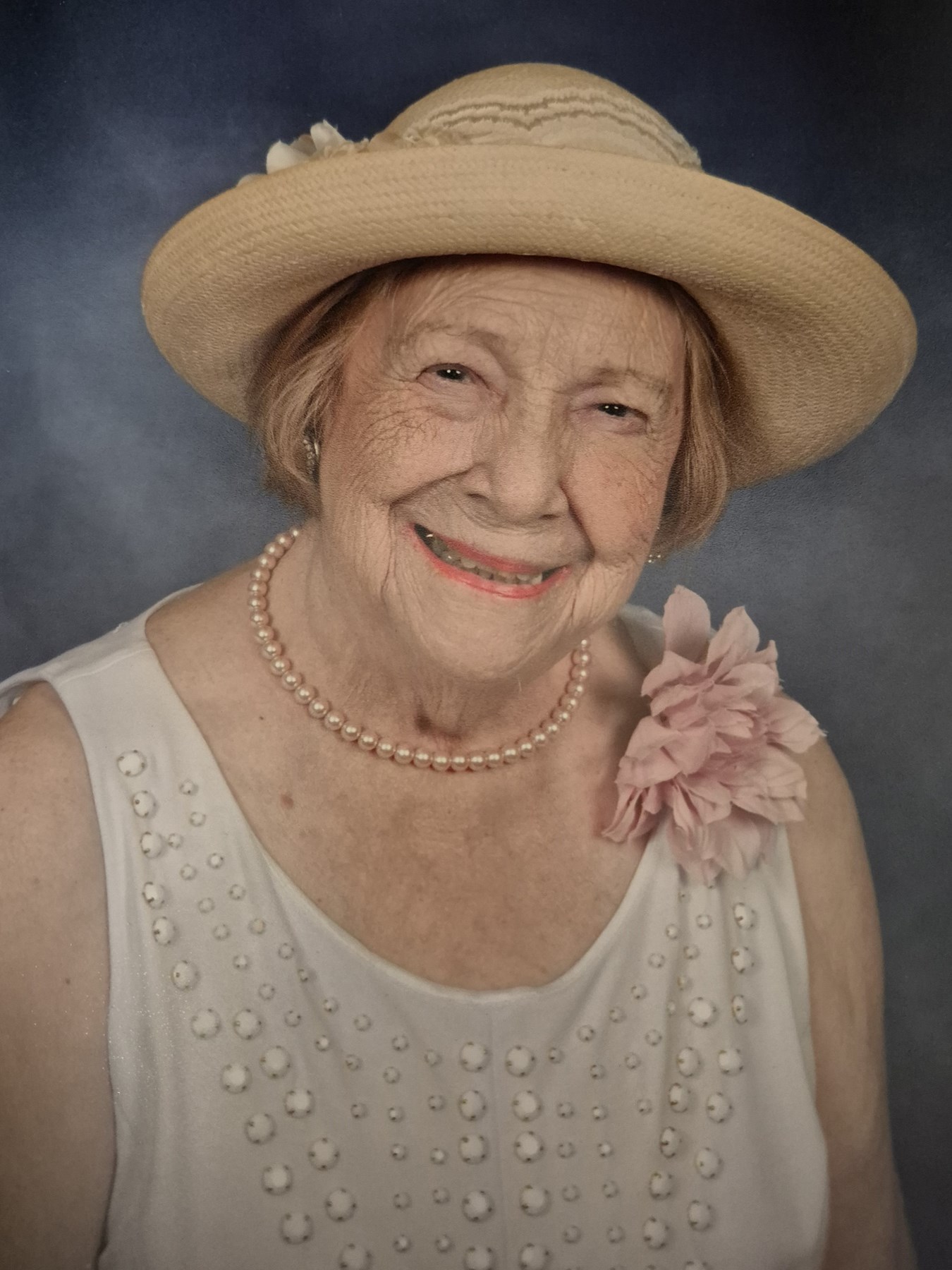 Obituary of Maria G. Muñoz