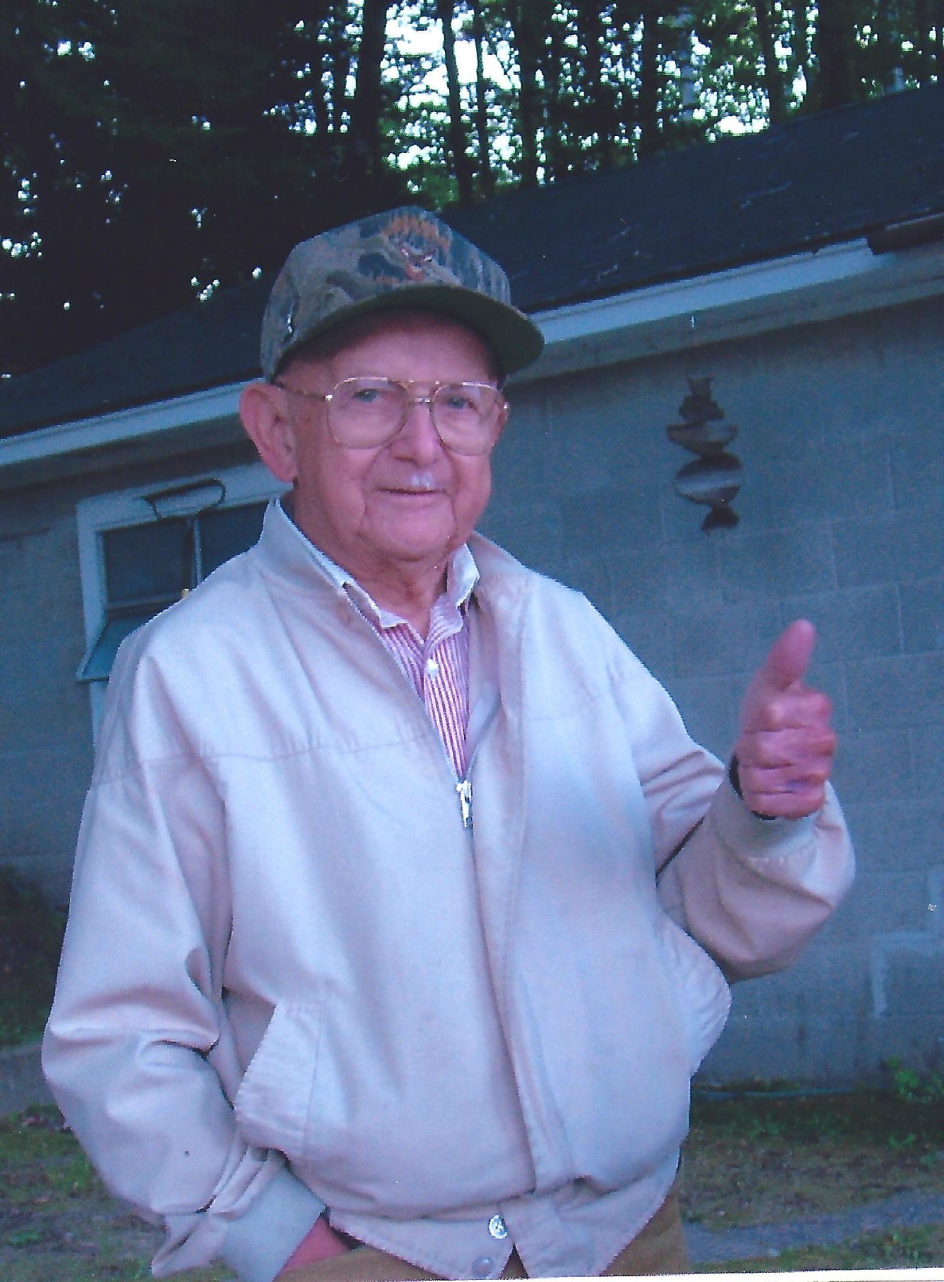 Obituary of Robert Little Bob G. Bracey