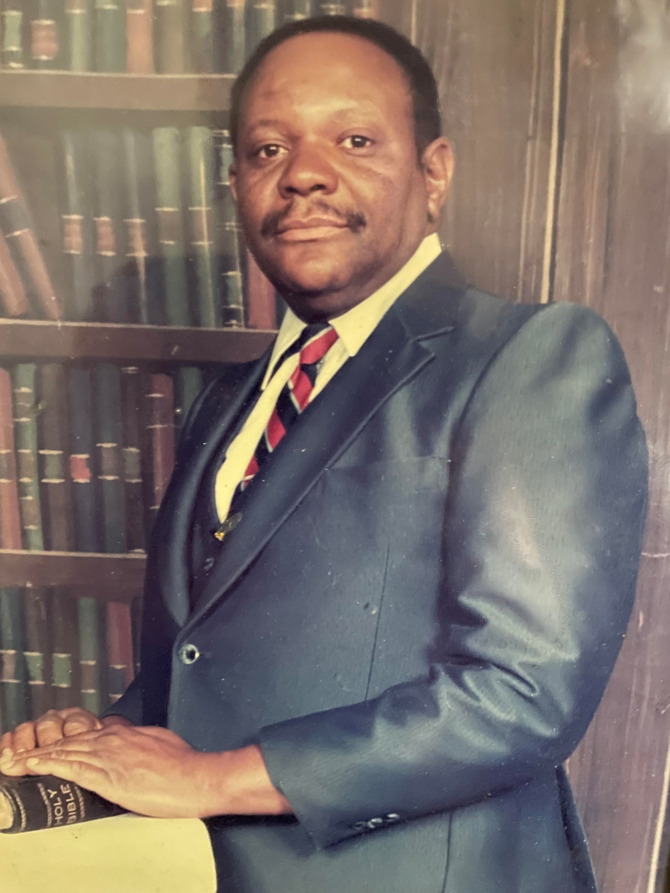 Obituary of Bishop Leslie Cato