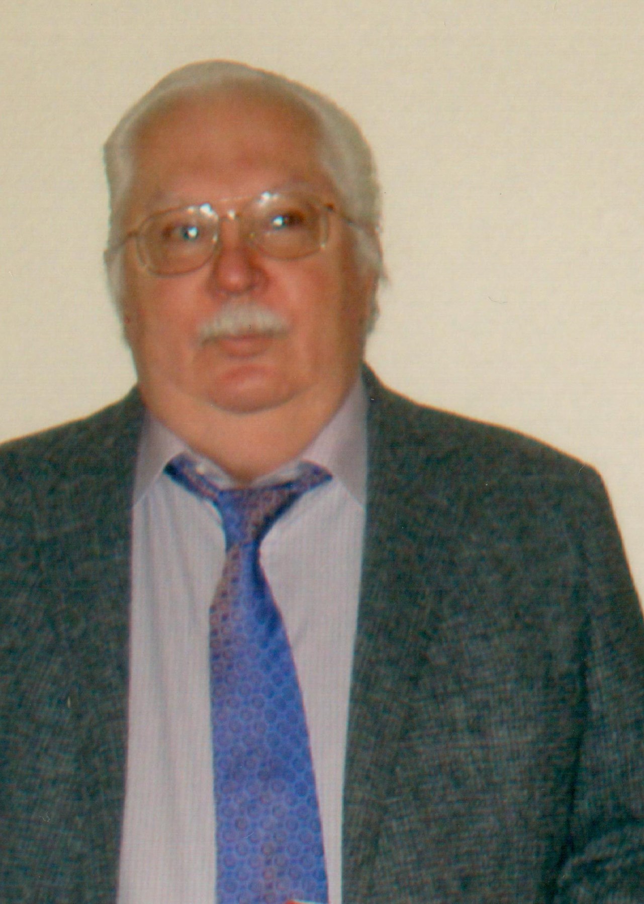 Obituary of Arthur Laux