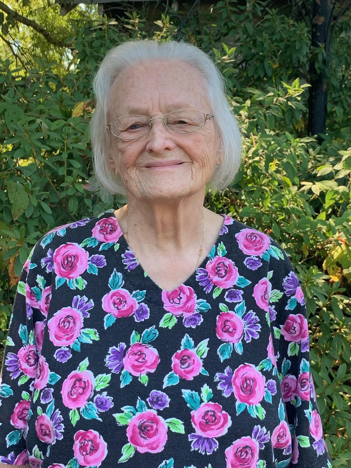 Obituary of Mary "Sis" Frances Akers