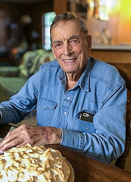 Obituary of Don Clifford Commer