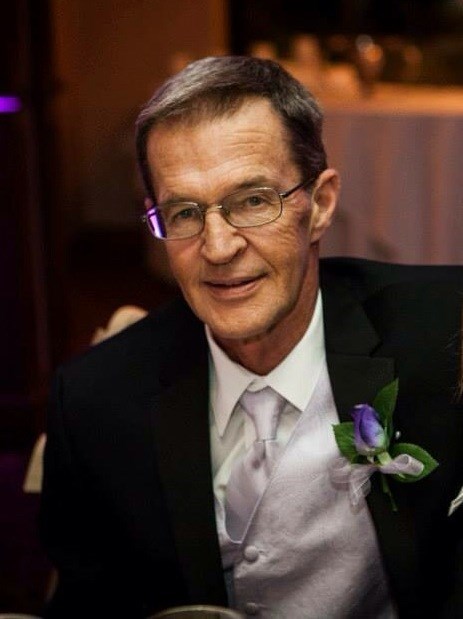 Obituario de Thomas E. "Tom" Peterson