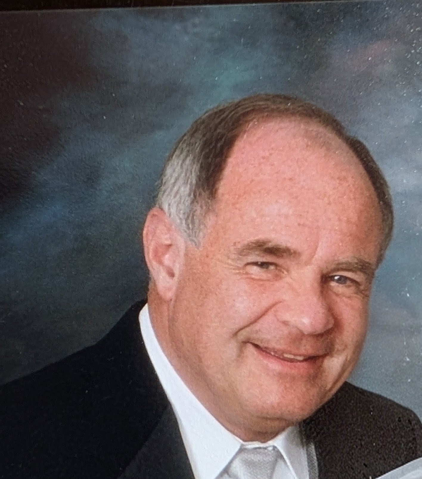 Avis de décès de John J. Williams