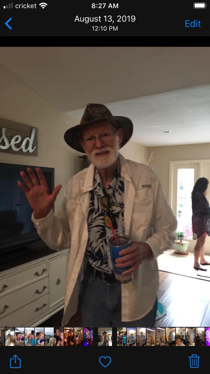 Obituario de Larry Tucker