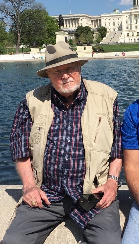 Obituary of Robert Leslie Hartshorn