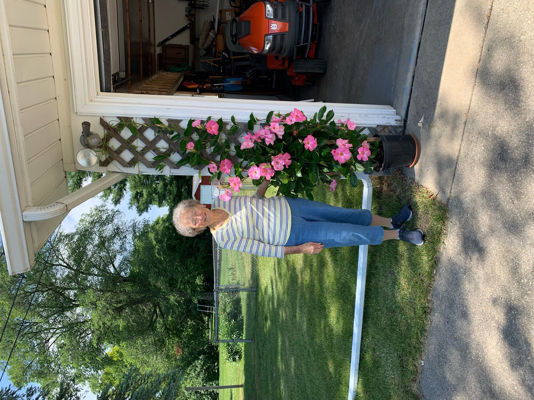 Obituary of Joyce Elaine Hills