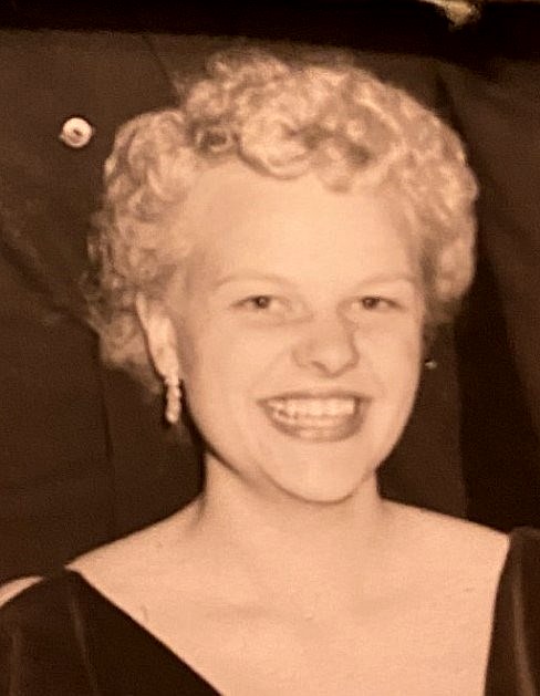 Obituary of Hedwig Elaine Davis