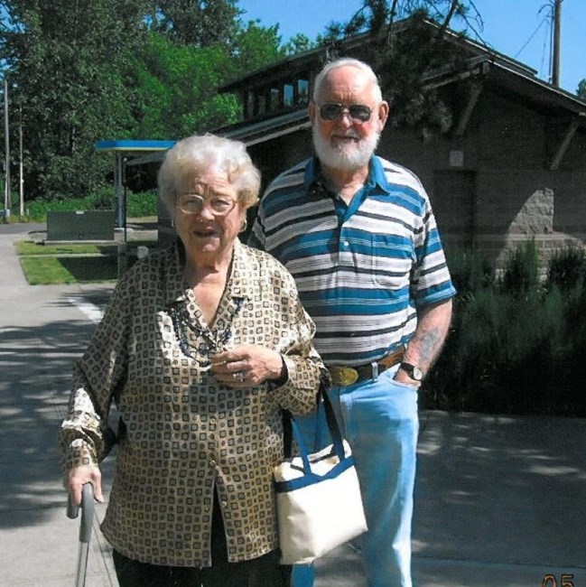 Obituary of Lois P. "Pat" Dunham Earnest